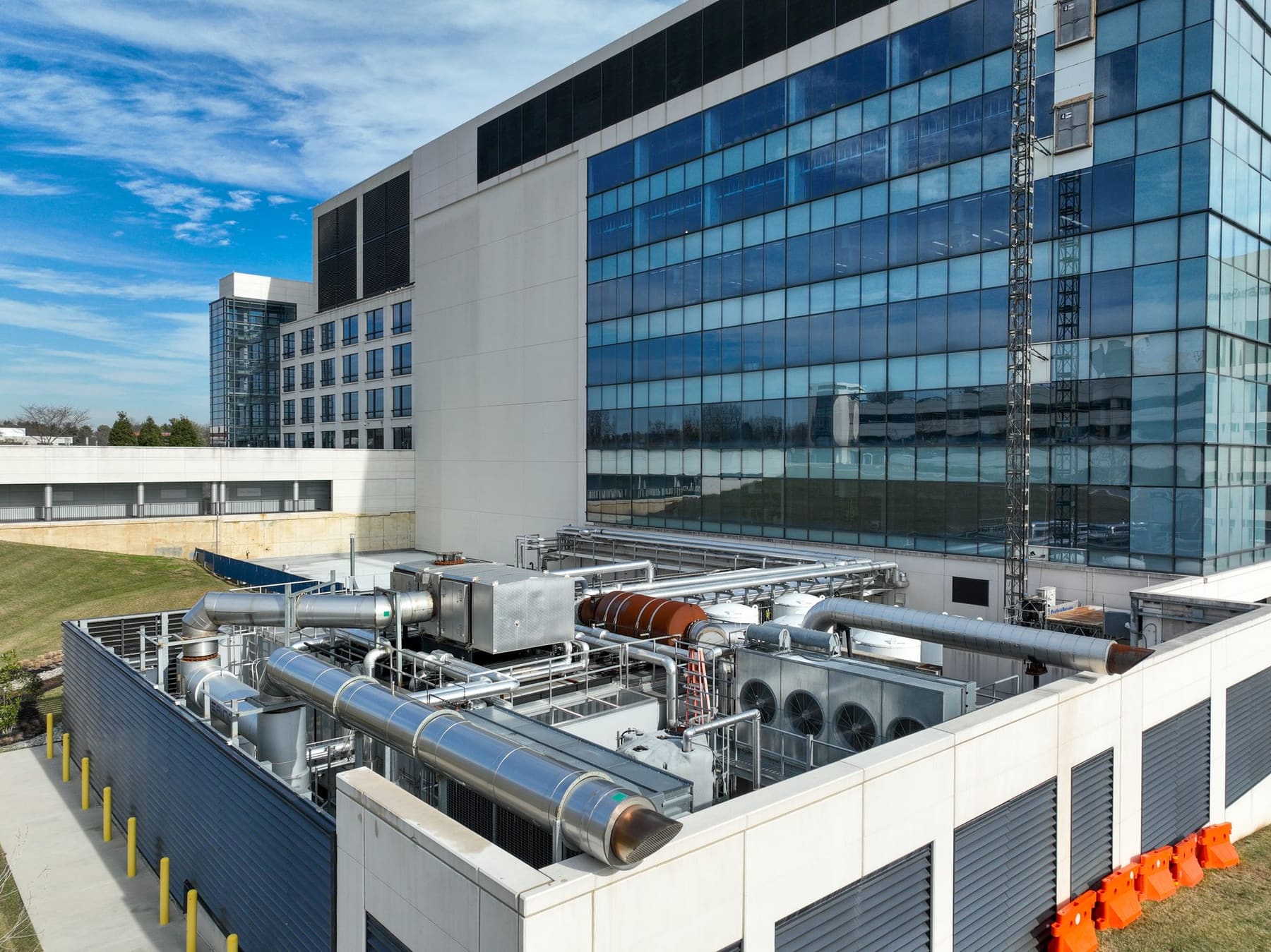 astrazeneca-mechanical-yard-stainless-piping-stacks-closeup-CozqeZ7p