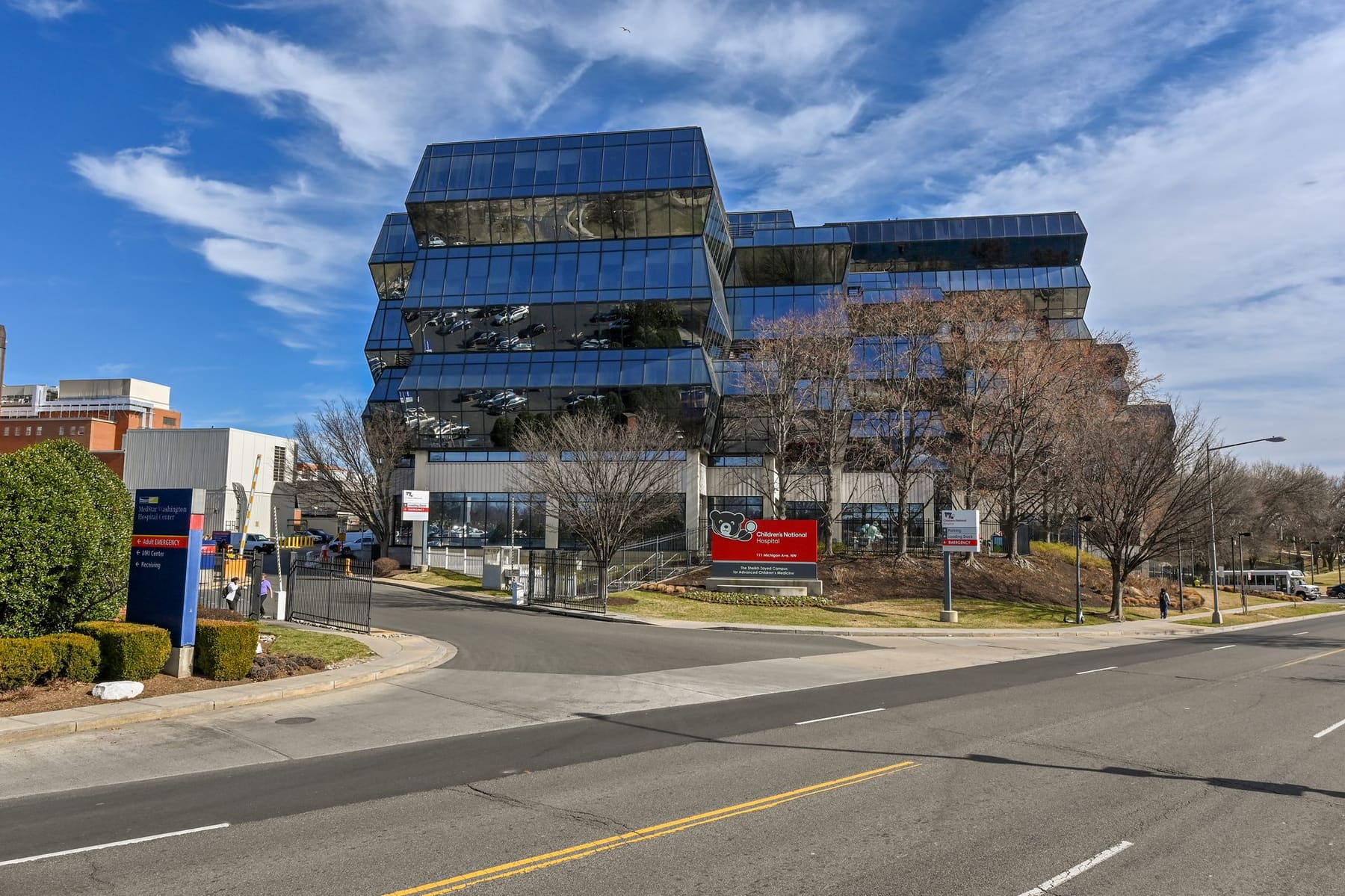 childrens-national-sheikh-zayed-campus-glass-cantilever-streetview-DhXEqlOi