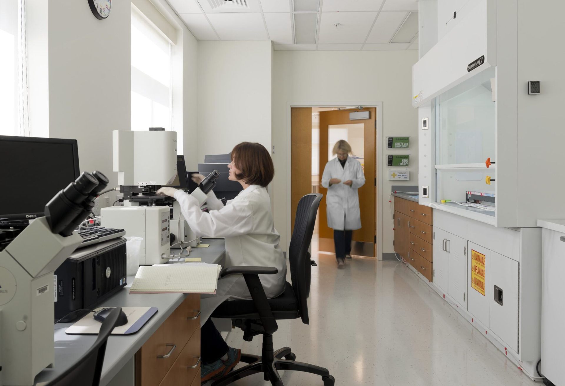 gmu-life-sciences-lab-microscope