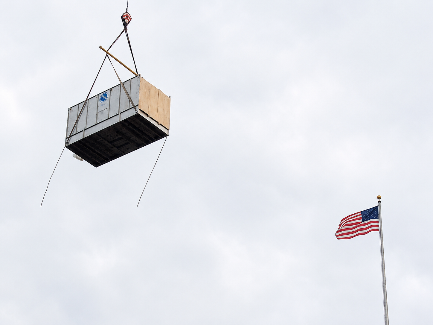 gov-hero-chamber-flag
